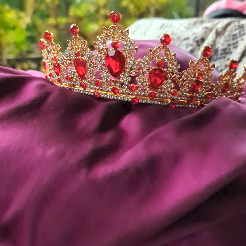 NWT ❤️‍🔥 El Corazon❤️‍🔥TIARA/CROWN 👑 White CZs & Rubies in GOLD Framework!
